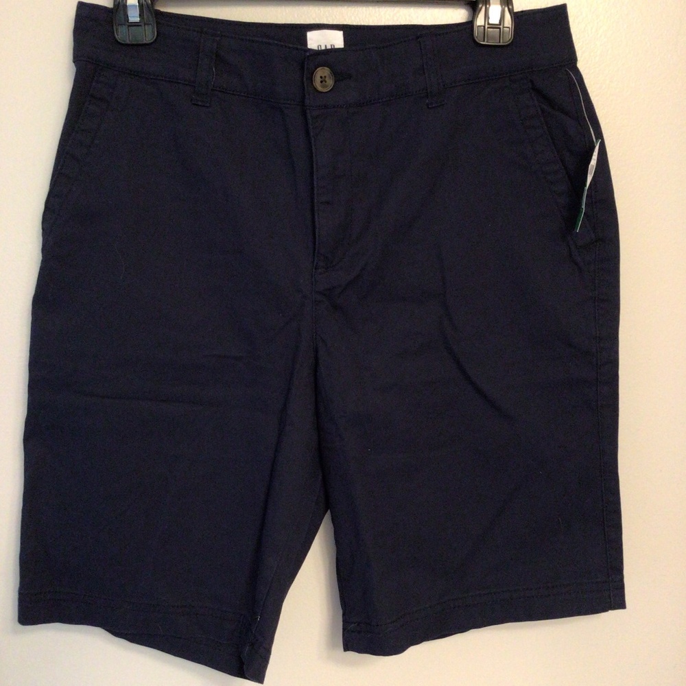 NWT GAP 9” mid rise twill Bermuda shorts with Washwell, size 4 Navy